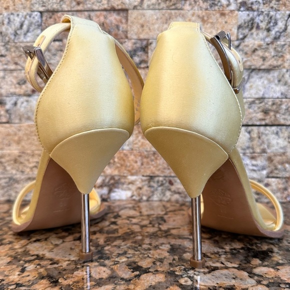Alexander McQueen Ankle Strap Sandal Pale Yellow - Picture 9 of 16